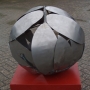 Renate Ruck - Walnuss-Kugel , 40 cm Ø, Eisen Renate Ruck - Walnuss-Kugel , 40 cm Ø, Eisen